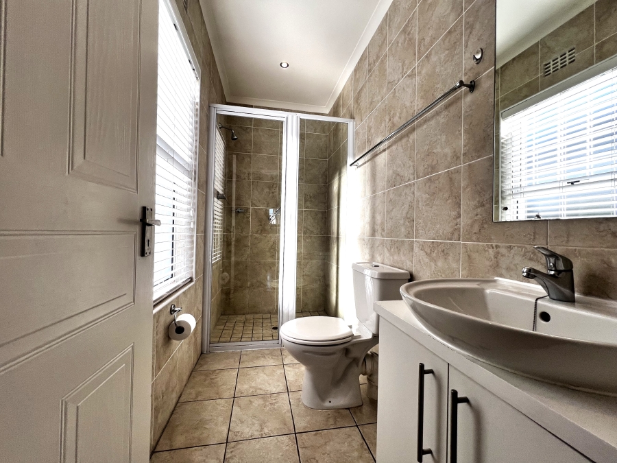 To Let 3 Bedroom Property for Rent in Sunningdale Western Cape